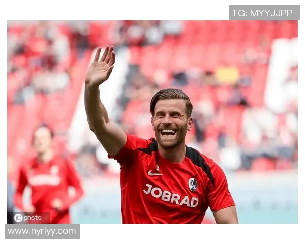 法兰克福横扫弗赖堡，稳居德甲前四，势不可挡